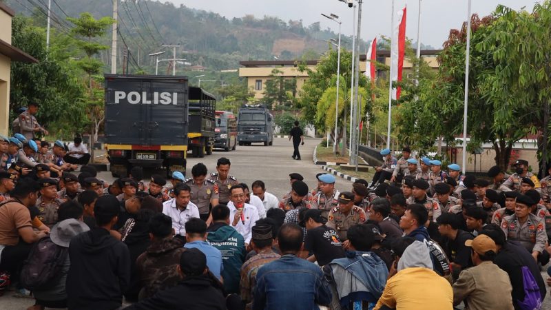 Duduk Bersama Mahasiswa, Dirkrimum Polda Sulbar Jawab Tuntutan dengan Dialog Terbuka