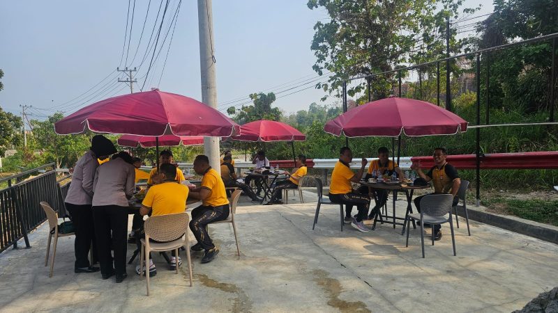 Lewat Olahraga, Kapolda Sulbar Ajak PJU dan Personel Bangun Semangat Kekeluargaan