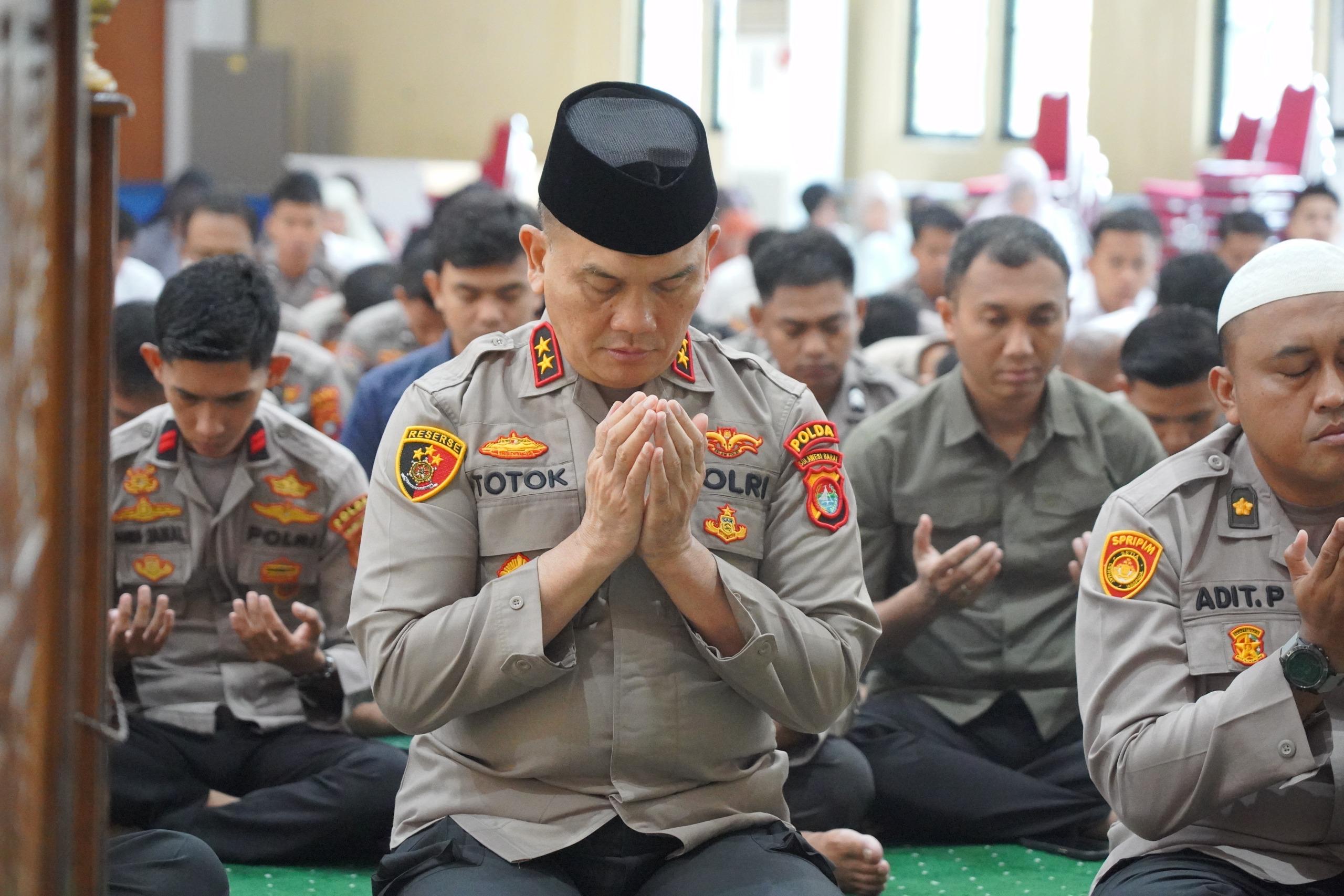 Hadapi Ancaman Karhutla dan kekeringan, Kapolda Sulbar Pimpin Doa Bersama dan Istigasah