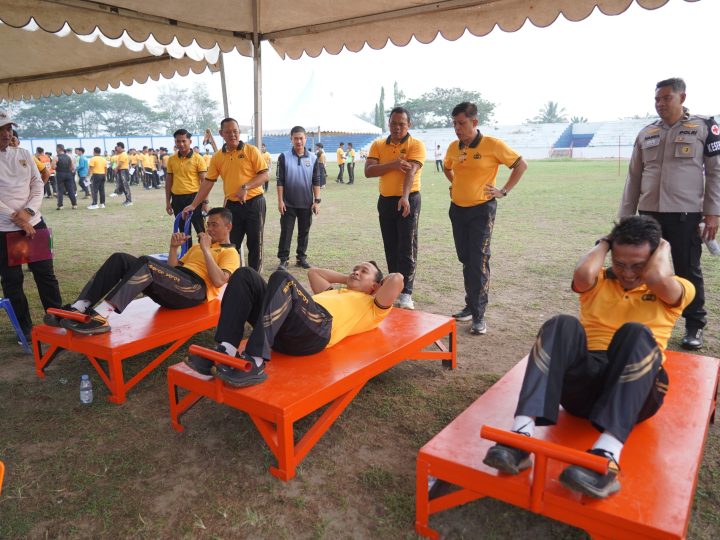 Kapolda Sulbar Bersama PJU Perkuat Fisik Lewat Tes Kesamaptaan di Stadion Manakarra