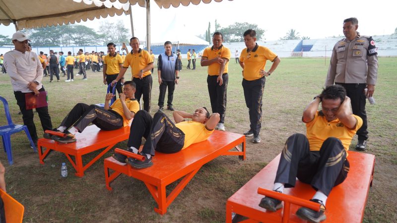 Kapolda Sulbar Bersama PJU Perkuat Fisik Lewat Tes Kesamaptaan di Stadion Manakarra