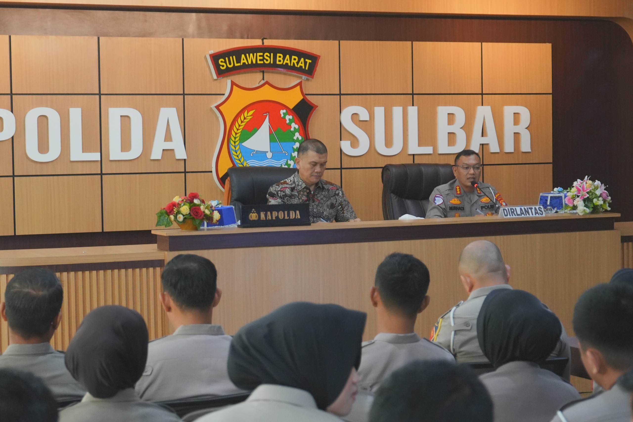 Wujudkan Polisi Bersama Masyarakat, Kapolda Sulbar Tekankan Pelayanan Bersih dan Polantas Humanis