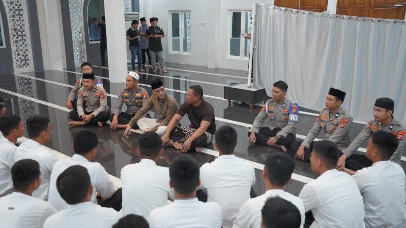 PJU Polda Sulbar Bangun Kedekatan Lewat Subuh Keliling