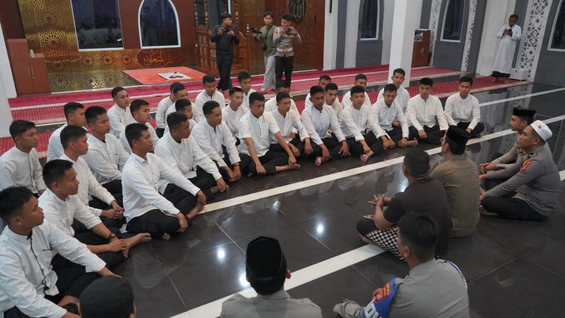 Lewat Subuh Keliling, Polda Sulbar Ingatkan Bintara Remaja Bahaya Judol dan Pinjol