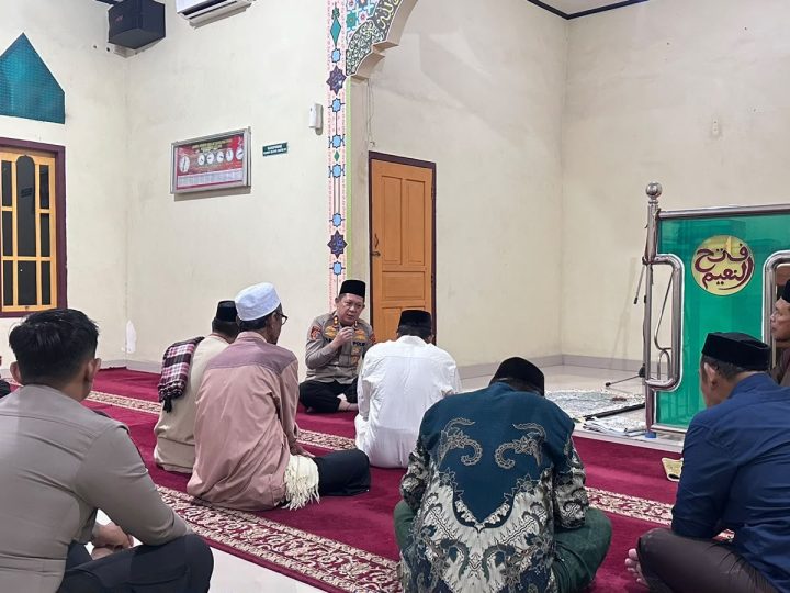 Serap Aspirasi, Kapolres Mamuju Tengah Pimpin Subuh Keliling di Tobadak