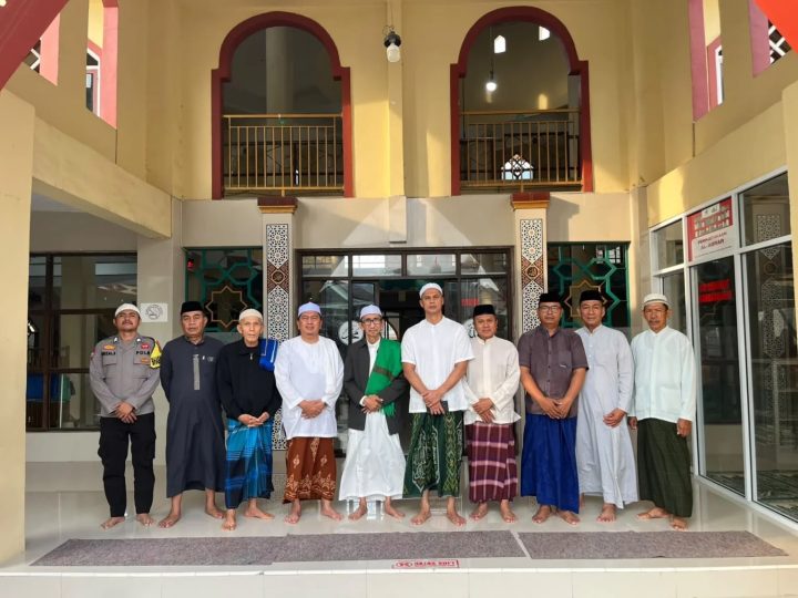 Lewat Subuh Keliling, Kapolres Majene Perkuat Kedekatan dengan Warga