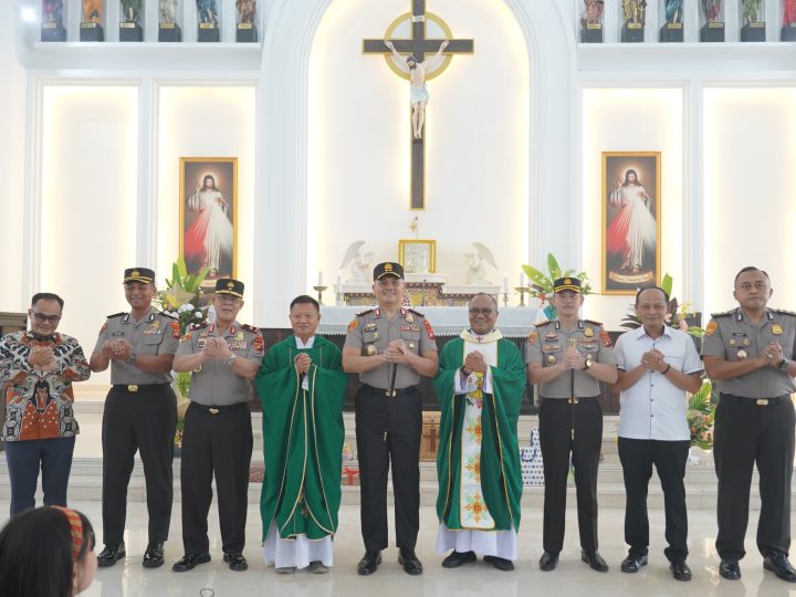 Titip Doa, Dengarkan Harapan: Kehangatan Minggu Kasih Kapolda Sulbar di Gereja Santa Maria