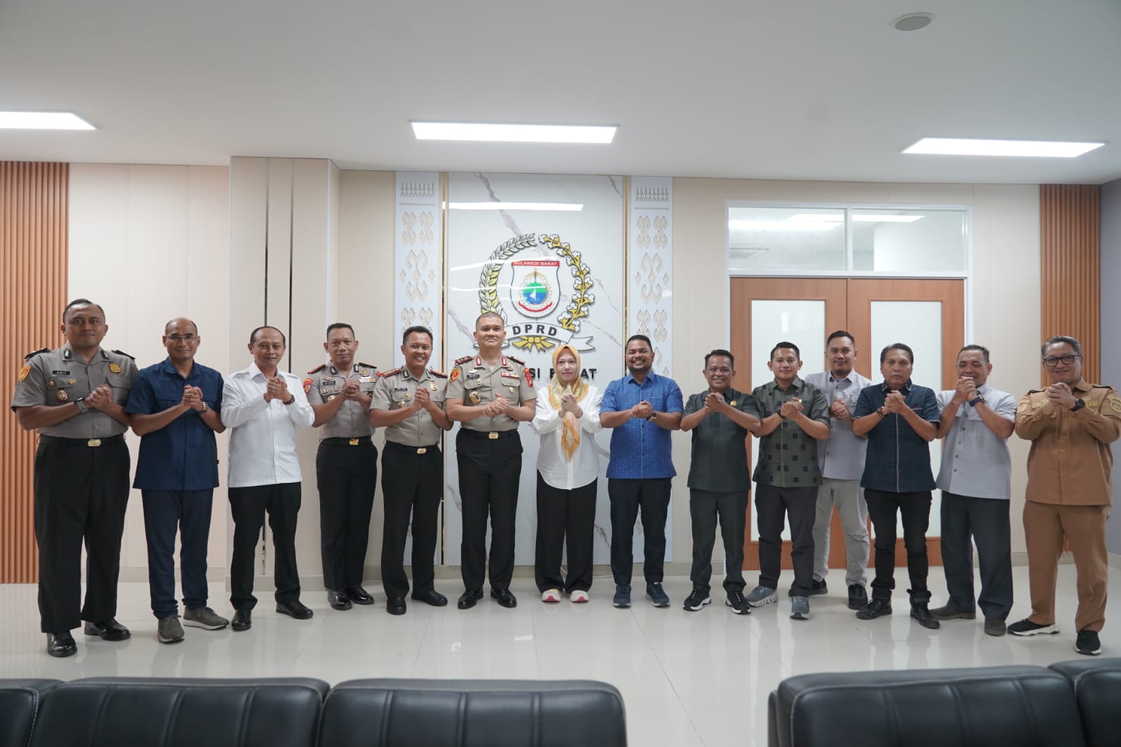 Kunjungan ke Kantor DPRD, Kapolda Sulbar Tegaskan Komitmen Kawal Aspirasi