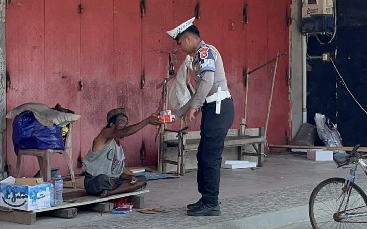 Berburu Berkah, Polantas Polda Sulbar Kembali Tebar Kebaikan di Tengah Masyarakat